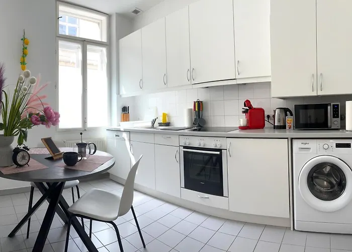 Central Mariahilfer Apartment 5 Min To The Schoenbrunn Palace And City Shopping Center