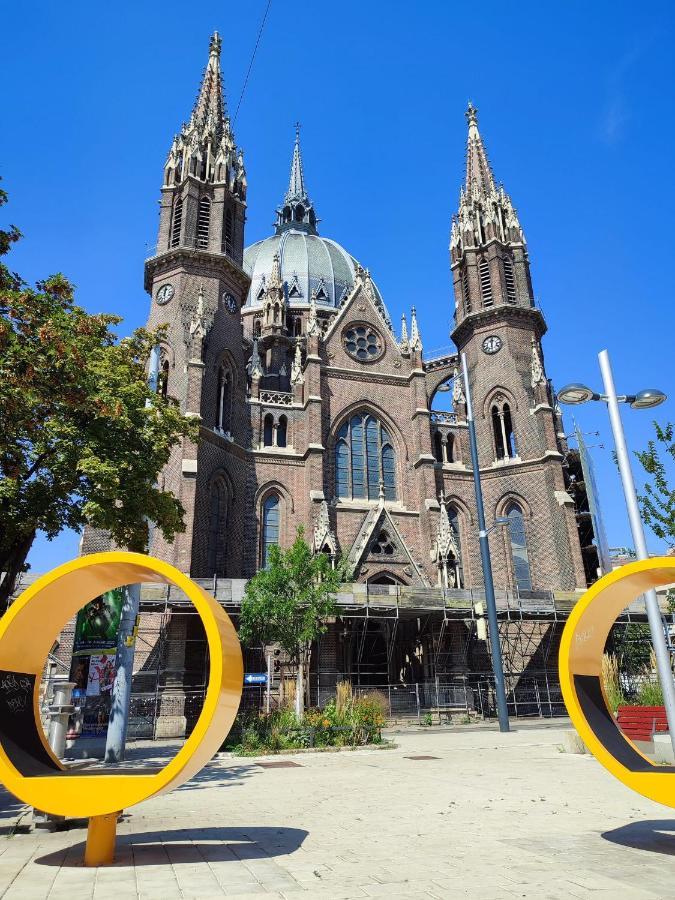 Mariahilfer 5 Min To The Schoenbrunn Palace And Shopping Center Wenen