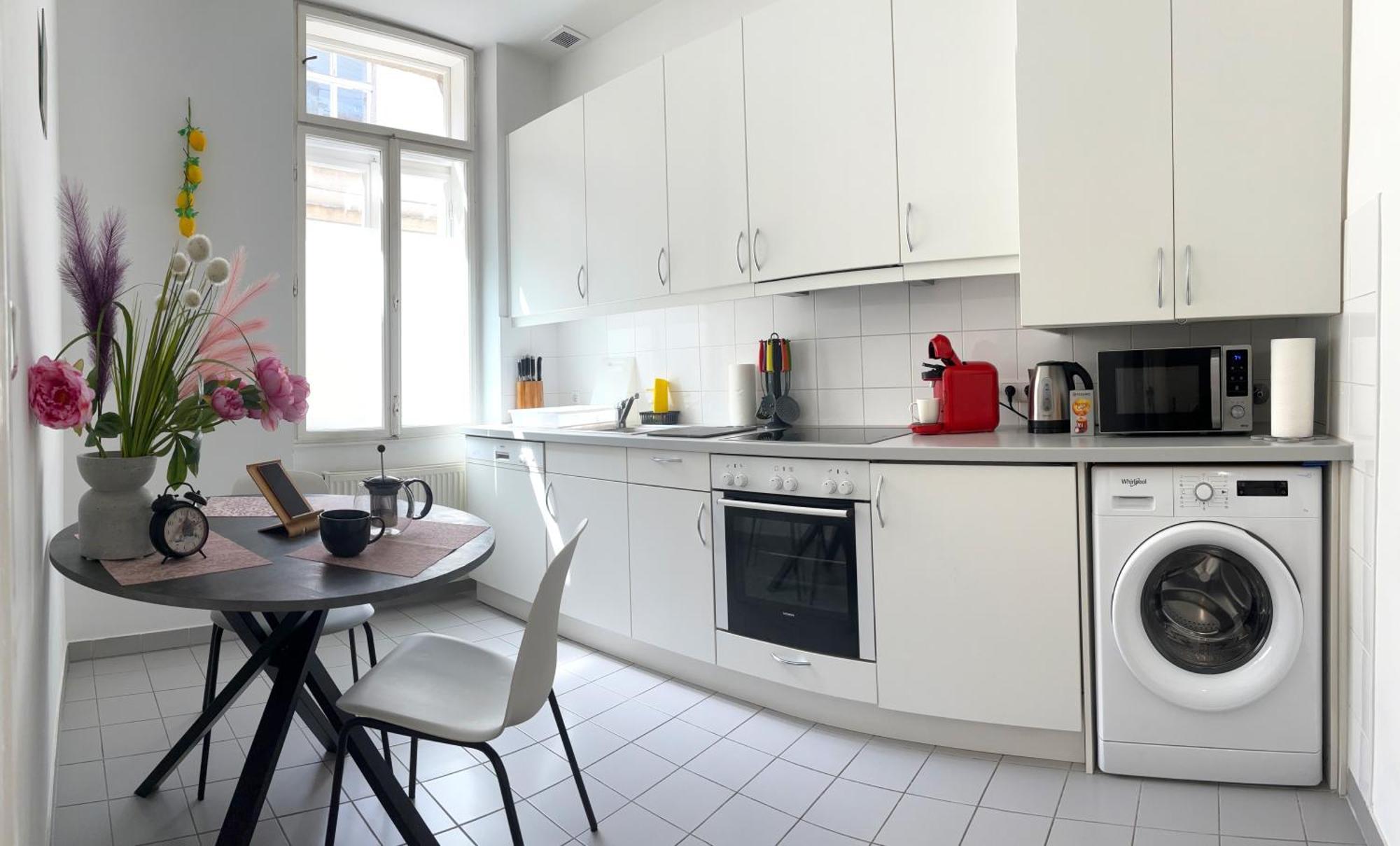 Mariahilfer 5 Min To The Schoenbrunn Palace And Shopping Center
