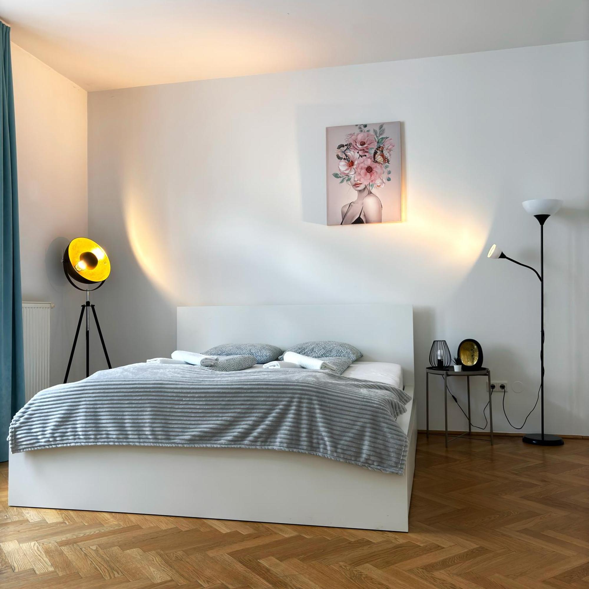 Mariahilfer 5 Min To The Schoenbrunn Palace And Shopping Center Appartement *