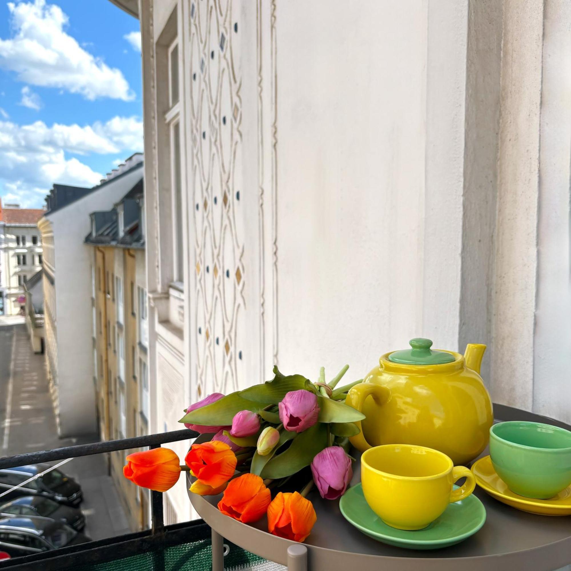Mariahilfer 5 Min To The Schoenbrunn Palace And Shopping Center * Wenen