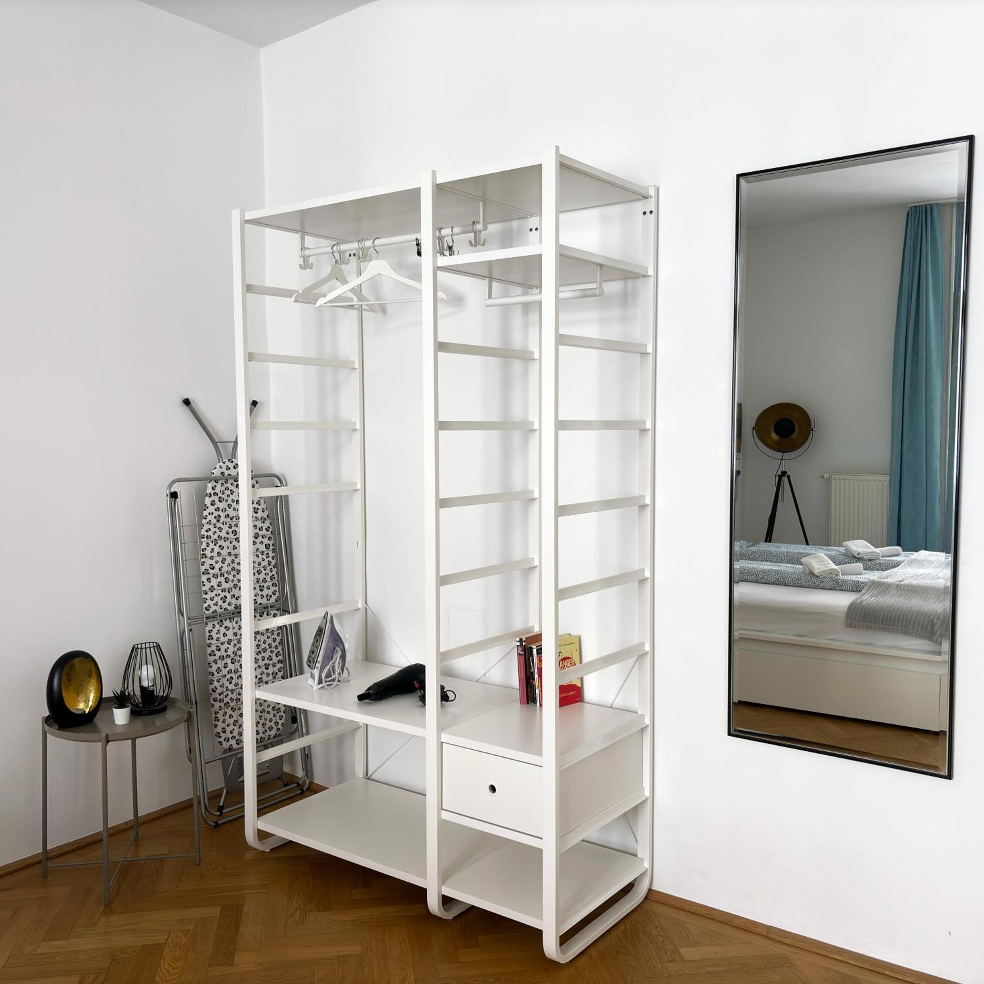 Mariahilfer 5 Min To The Schoenbrunn Palace And Shopping Center Appartement Wenen